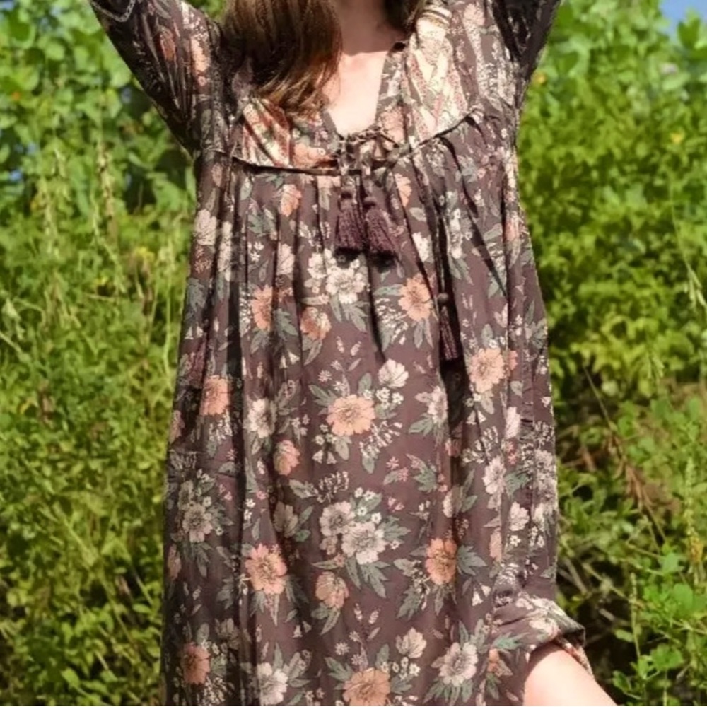 Elegant Floral Long Sleeve Dress in Brown and Cream